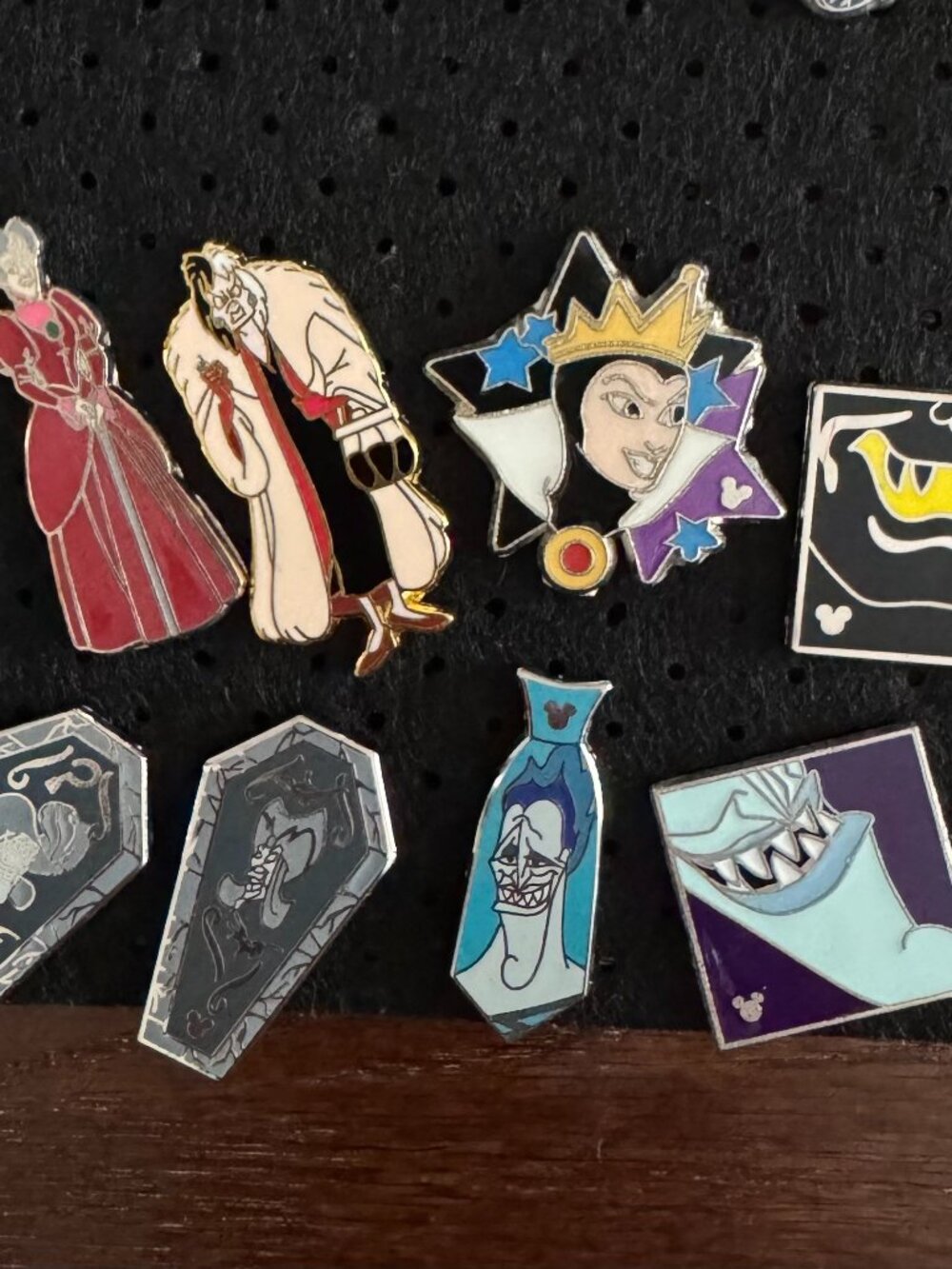 Disney Villains Trading Pins Lot of 8 Hades Evil Queen Cruella Jafar Hook